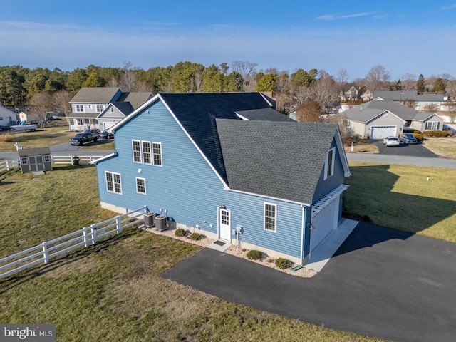 bird's eye view with a residential view