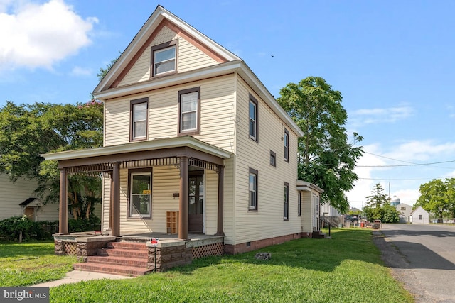 201 Washington St, Cambridge, MD 21613 - view of front of home with covered porch, a front lawn, crawl space, and driveway