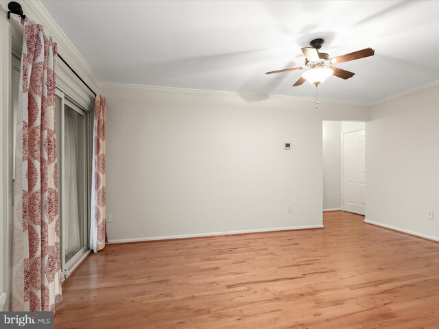 empty room with light wood-style floors, baseboards, ornamental molding, and a ceiling fan