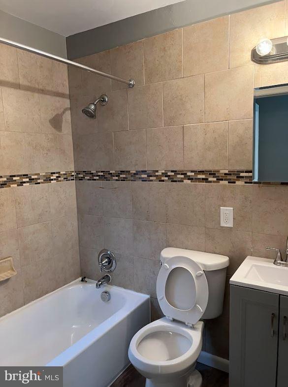 full bathroom with shower / bathing tub combination, vanity, and toilet