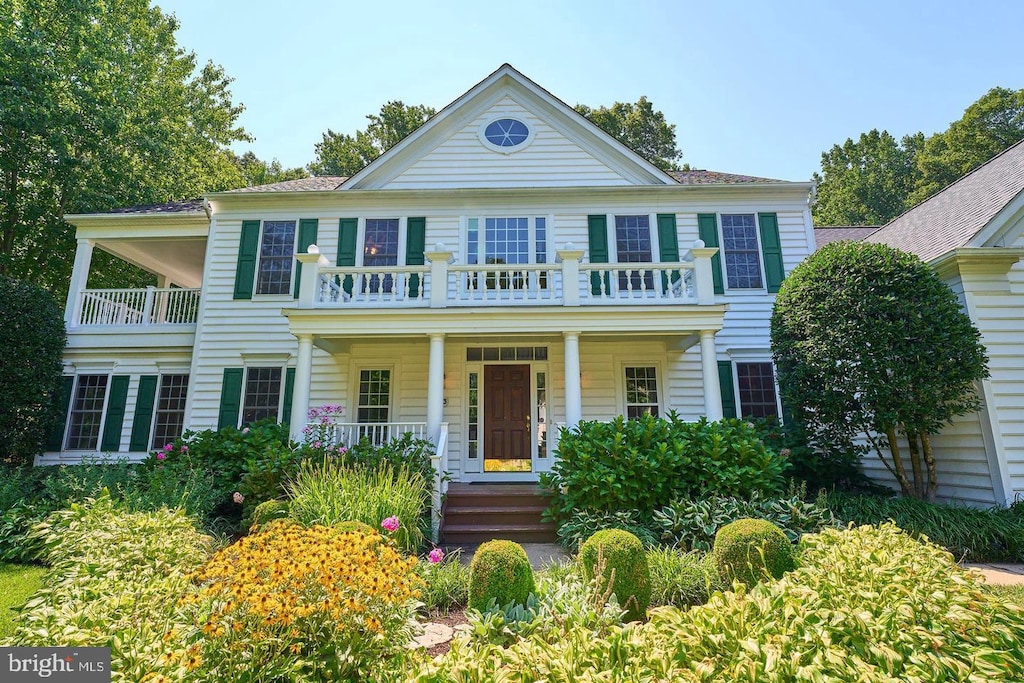 view of front facade with a porch