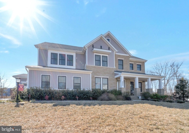 view of front of property featuring a front yard and covered porch