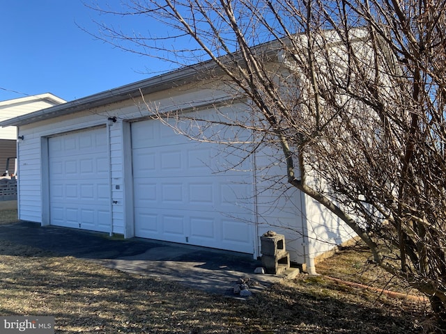 view of detached garage