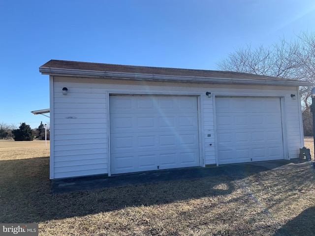 view of detached garage