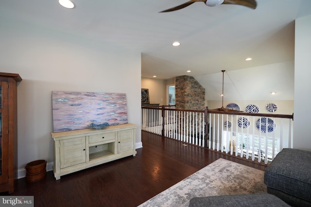 living room with dark wood-style floors, recessed lighting, a ceiling fan, vaulted ceiling, and baseboards