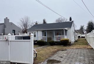 bungalow with a porch and fence