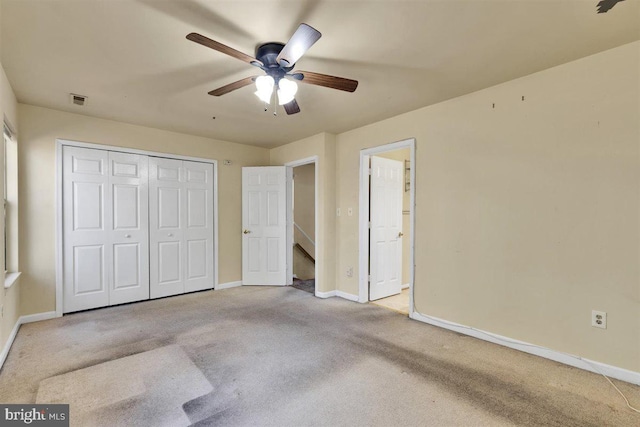 bedroom featuring ceiling fan, carpet floors, visible vents, baseboards, and a closet