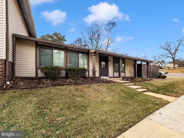 view of front of property with brick siding and a front yard