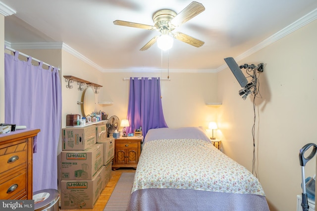 bedroom featuring crown molding, a ceiling fan, and wood finished floors