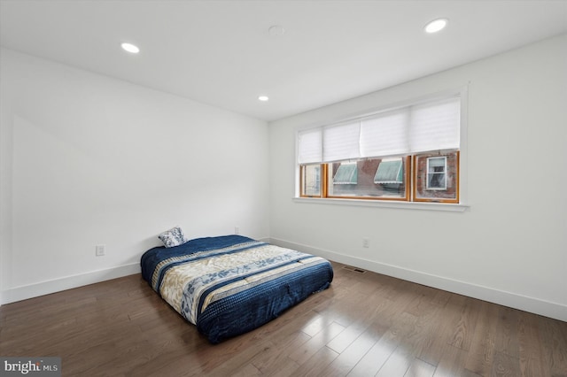 bedroom featuring recessed lighting, visible vents, baseboards, and wood finished floors