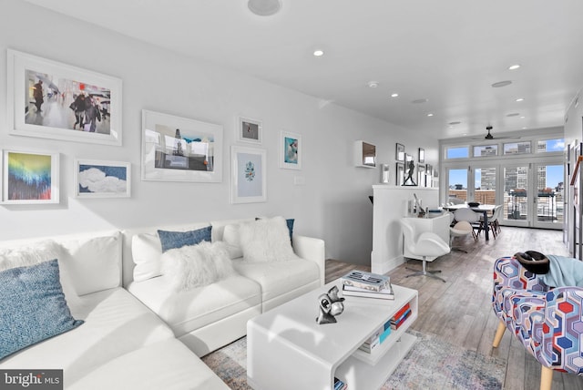 living area with light wood-style floors, ceiling fan, and recessed lighting