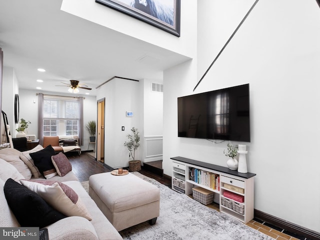 living area with ceiling fan, recessed lighting, wood finished floors, visible vents, and baseboards