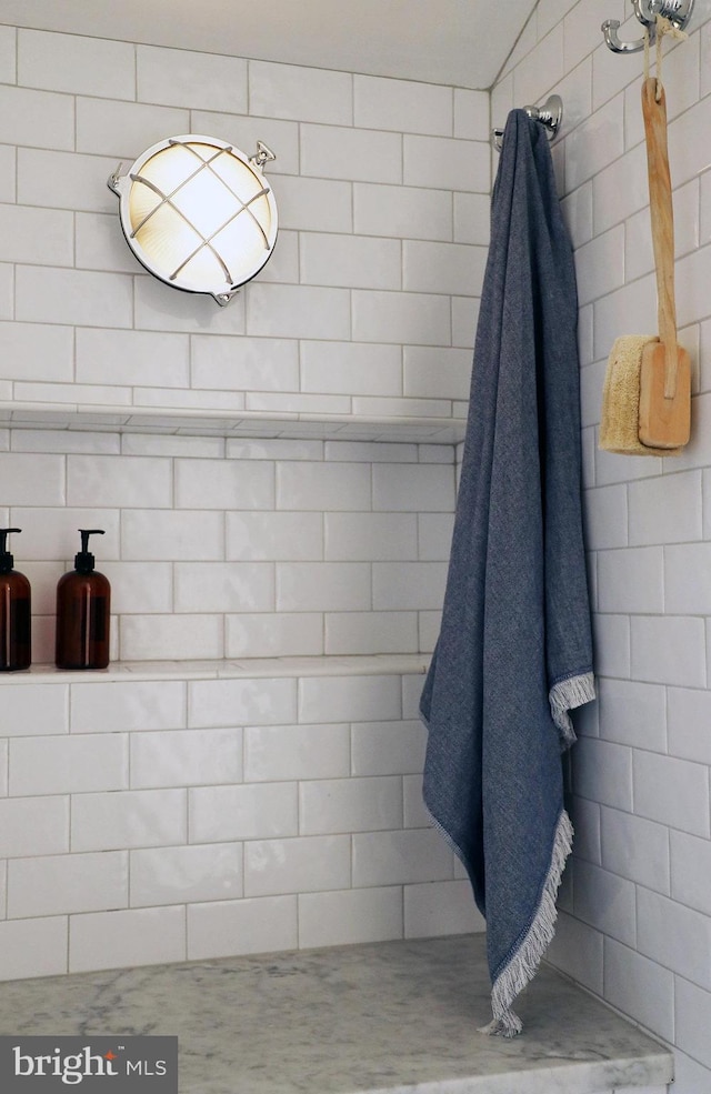 full bath featuring tiled shower