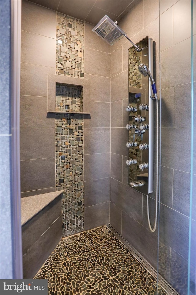 full bath featuring tiled shower