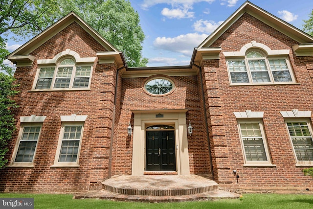 view of front facade featuring brick siding