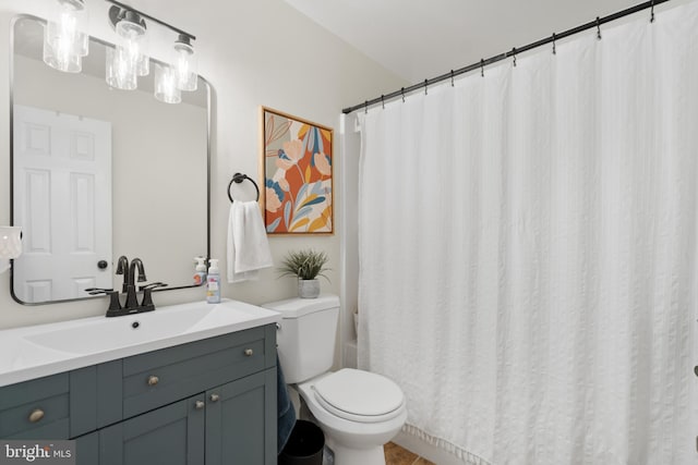 full bath with shower / tub combo, vanity, and toilet