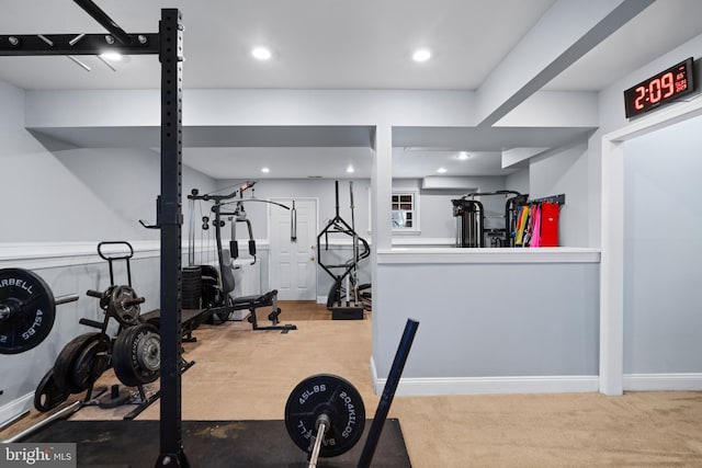 workout room with recessed lighting, carpet flooring, and baseboards