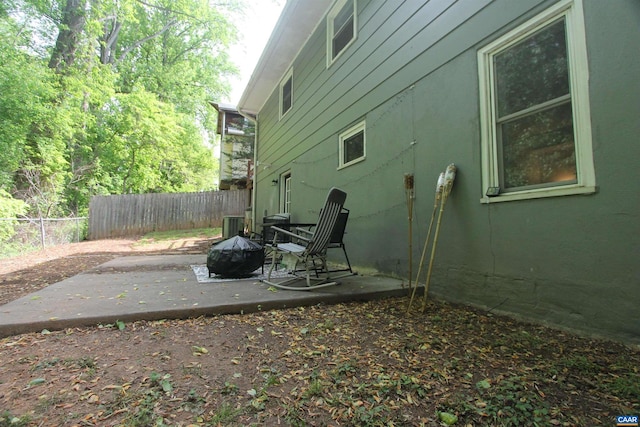 view of yard featuring a patio area and fence