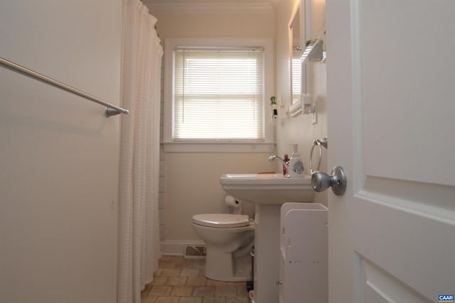 bathroom with visible vents, curtained shower, toilet, and crown molding