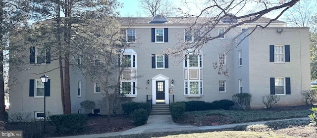 view of front facade featuring brick siding