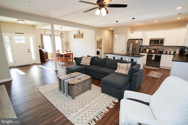 living room with dark wood-type flooring, recessed lighting, ceiling fan, and baseboards