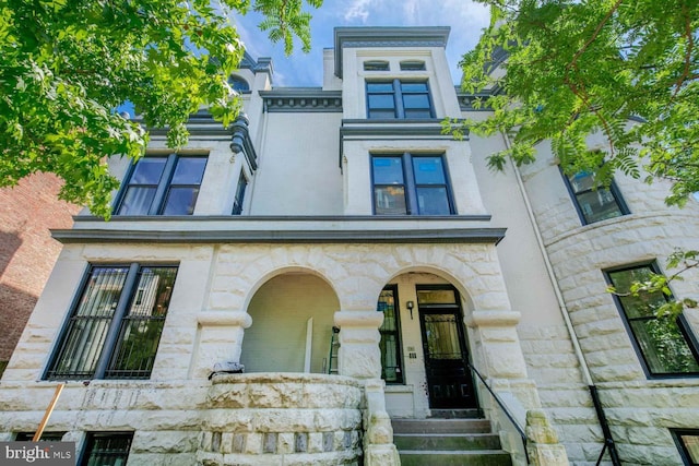 view of front facade with stone siding