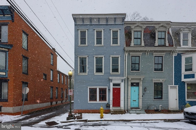 townhome / multi-family property with entry steps