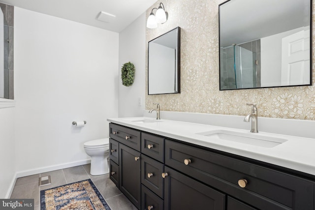 full bathroom with visible vents, a sink, toilet, and wallpapered walls