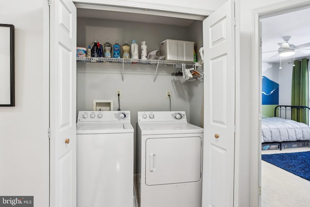 washroom with laundry area, washing machine and dryer, and a ceiling fan