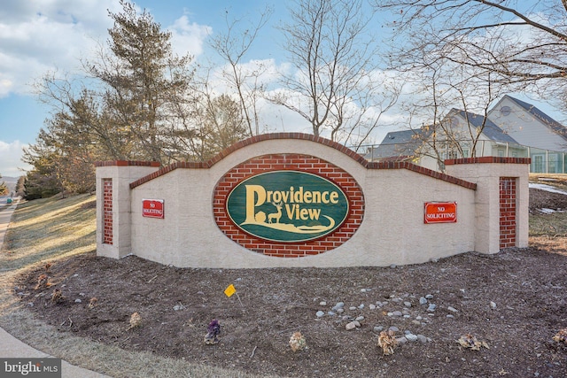 view of community / neighborhood sign