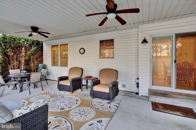 view of patio featuring outdoor lounge area, a ceiling fan, and outdoor dining space