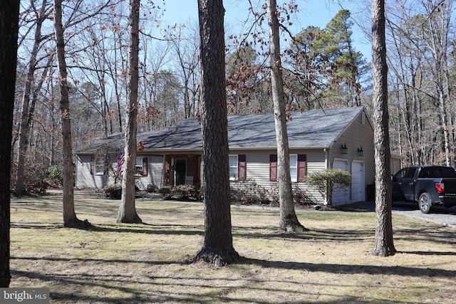 ranch-style home with a front yard