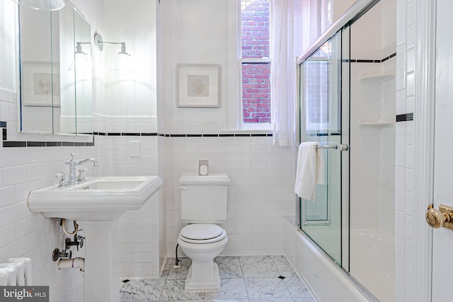 full bath featuring toilet, radiator, enclosed tub / shower combo, and tile walls