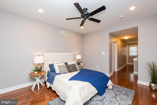 bedroom featuring baseboards, visible vents, a ceiling fan, dark wood-style flooring, and recessed lighting