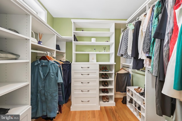 spacious closet featuring light wood-style flooring