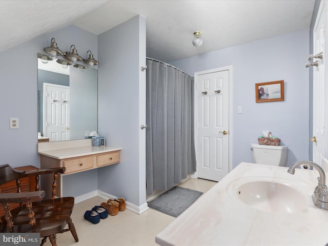 full bath with baseboards, toilet, lofted ceiling, curtained shower, and vanity