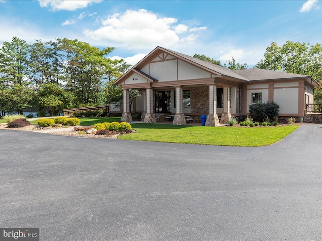 view of front of property with a front yard