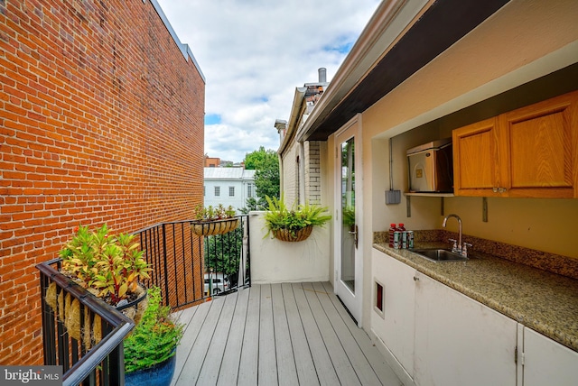 balcony featuring a sink