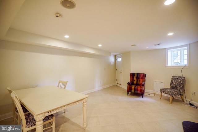 living area featuring recessed lighting, visible vents, and baseboards