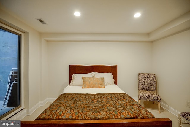 bedroom featuring recessed lighting, visible vents, and baseboards