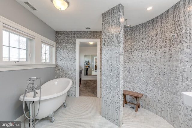 full bath featuring visible vents, tile patterned flooring, a tile shower, a freestanding tub, and recessed lighting