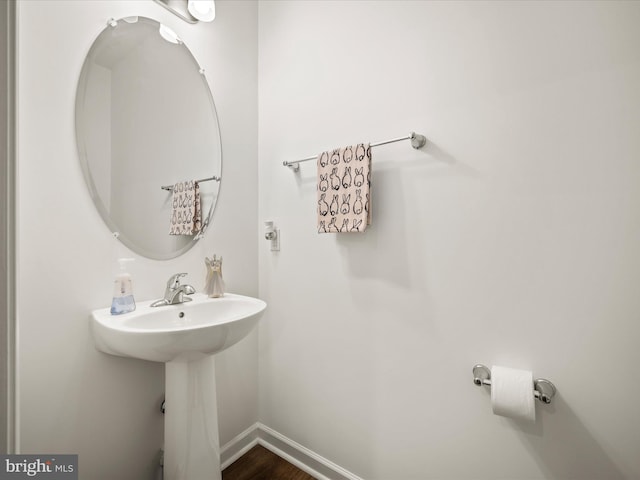 bathroom featuring a sink and baseboards