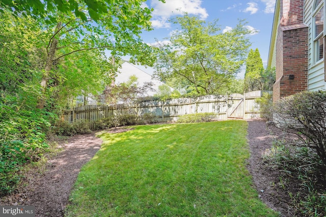 view of yard featuring fence