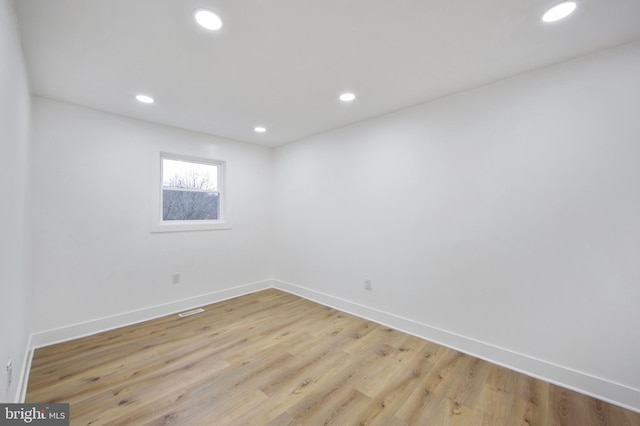 empty room featuring light wood-style floors, recessed lighting, and baseboards