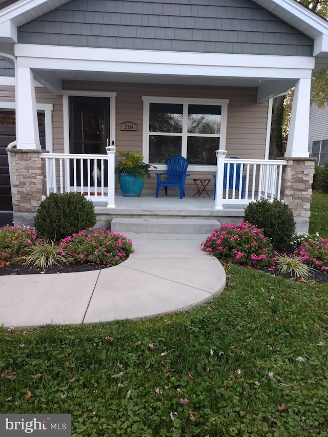 property entrance featuring a porch