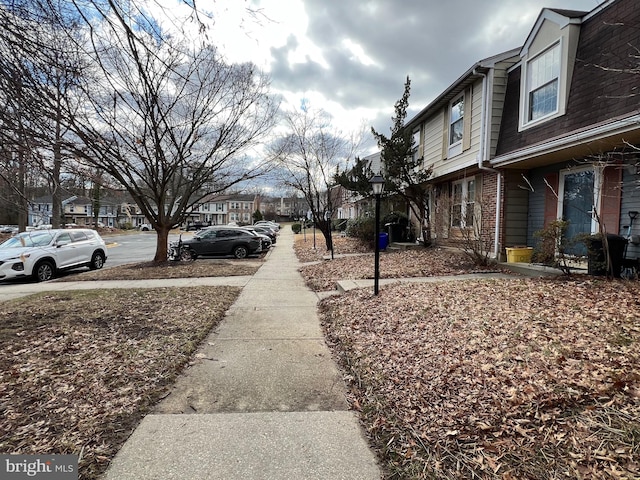 view of yard with a residential view