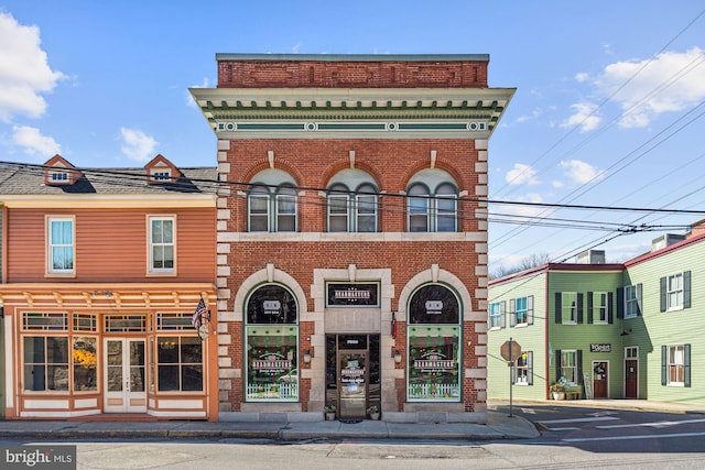 view of front facade with brick siding