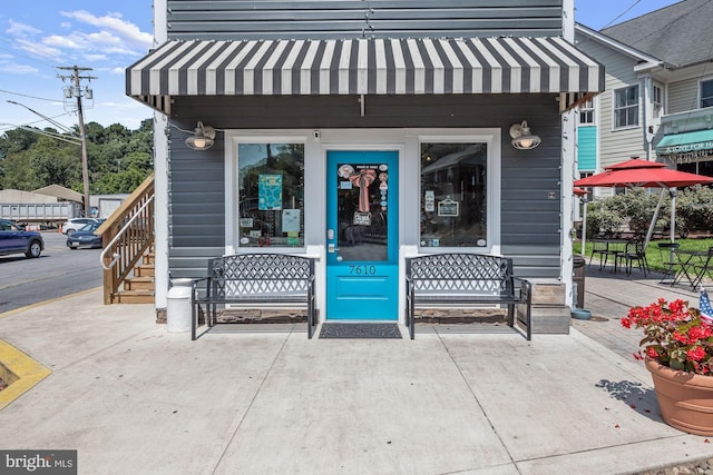 entrance to property with a wooden deck