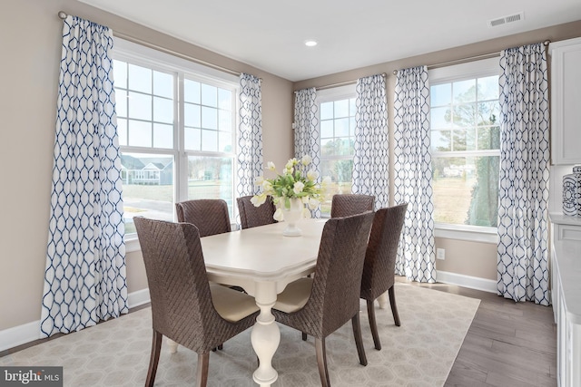 dining area featuring light wood-style floors, baseboards, visible vents, and recessed lighting