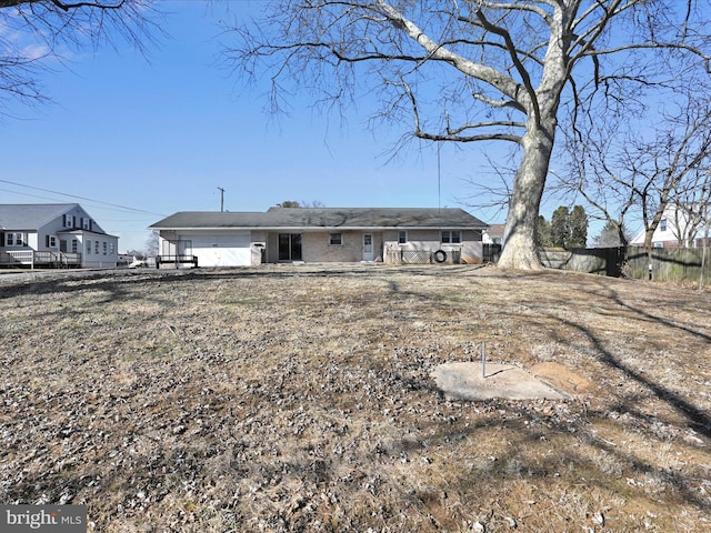 view of front of house featuring fence